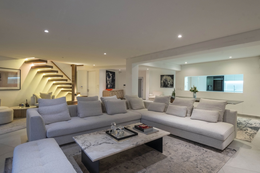 To Let 4 Bedroom Property for Rent in Llandudno Western Cape